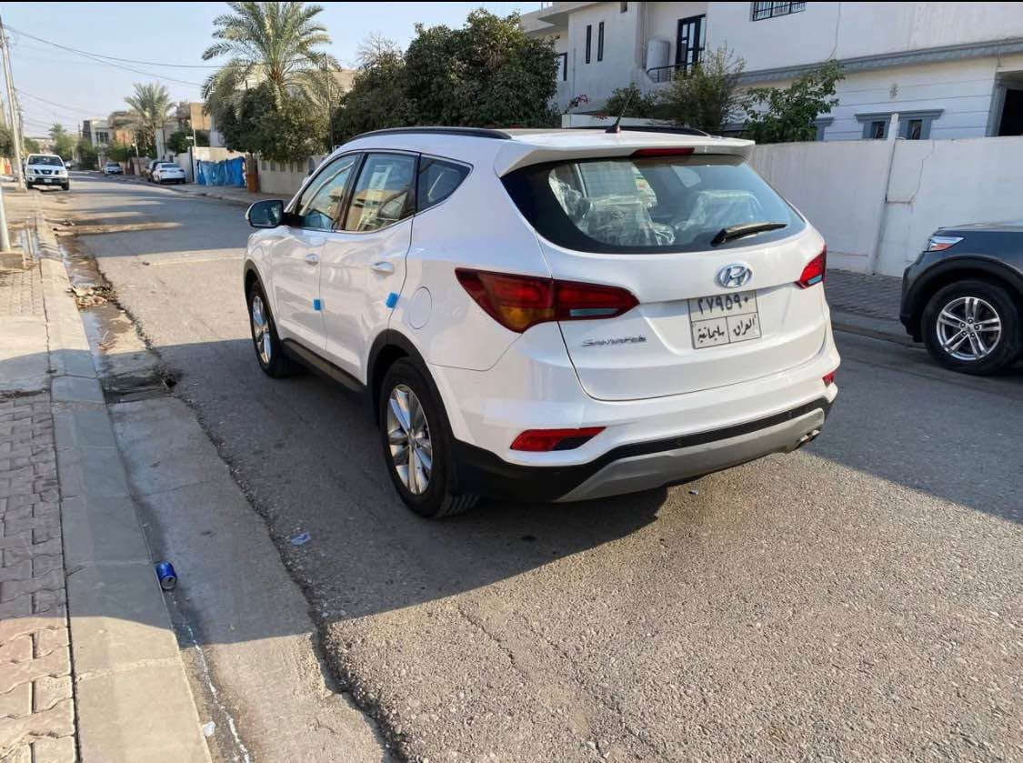 هونداي سنتافي خليجي موديل ٢٠١٨  مواصفات نص  7 راكب السيارة كلين بدون صبغ بي رصعه بالباب خلفي سياره نضيفه جاهزه من كل شي مابيه نقص كير محرك بالشرط تبريد ثلاث قطع وثلج تايرات جديده تخم امامي وخلفي كله بالشرط سيارة من شركه بيد شخص  واحد شرط تحويل اووكاله مكان سيارة كركوك 
*********** كركوك, العراق
