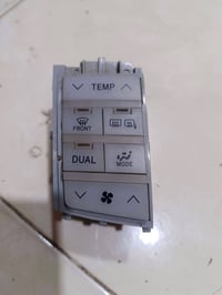 من رخصة الآدمن عندي اغراض تويوتا افلون للبيع وهذا رقم الواتساب 0781310...