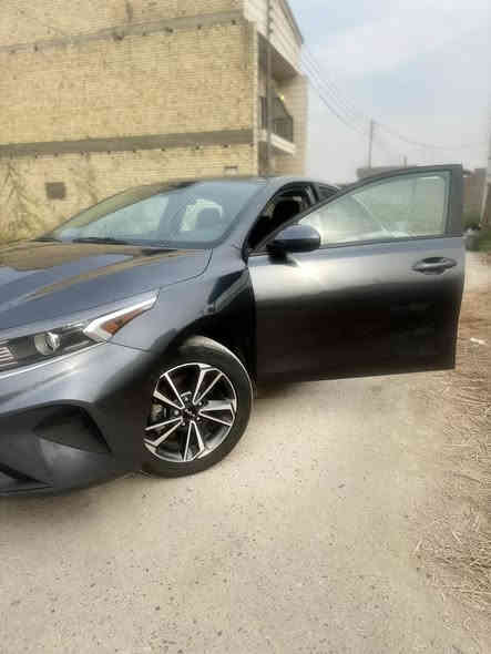 كيا فورتي 2023 اللون فيلي  ايرباك بردة  راجع سستم 
باب بارد جاملغ بارد  وباب تبديل نفس لون 
 وارد امريكي رقم بغداد تحويل ثاني يوم 
حادث السيارة. 
موضح بالصور 
السيارة ماشية 19 الف محرك 2000 DOHC
ســعــر 163 ورقة وبيهه مجال بسيط 

- بريك abs. 
- مدخل اواكس usp. 
- حاكية اتصال. 
- شاشة كار بلي. 
- كامرة دوارة.  
- حساس اطارات. 
- ثلاث انظمة قيادة .
- ⁠اريل نڤكيشن. 
- شاشة اعطال. 
- نظام خرائط. 
- شاشة عرض كبيرة
- تحديد مسار 
- مانع تصادم
- مثبت سرعه كروز 
- ⁠قيادة ذاتية 
-  عدسات لايت LED 
صور الحادث موجودة 
السيارة مكفولة كير مكينه شاصي لغود 
عنوان السيارة بغداد الدورة  مقابل ابو طيارة 
***********
