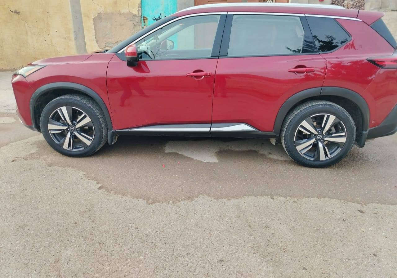 السلام عليكم للبيع او مراوس حسب القناعة نيسان روج 22 بلاتنيوم فول الفول العداد 48 ماشيه الضرر تبديل جامرلغ وبنيد   مكان السياره ديالى السعر 162بيه مجال للشراي للاستفسار اكثر اتصل ***********
