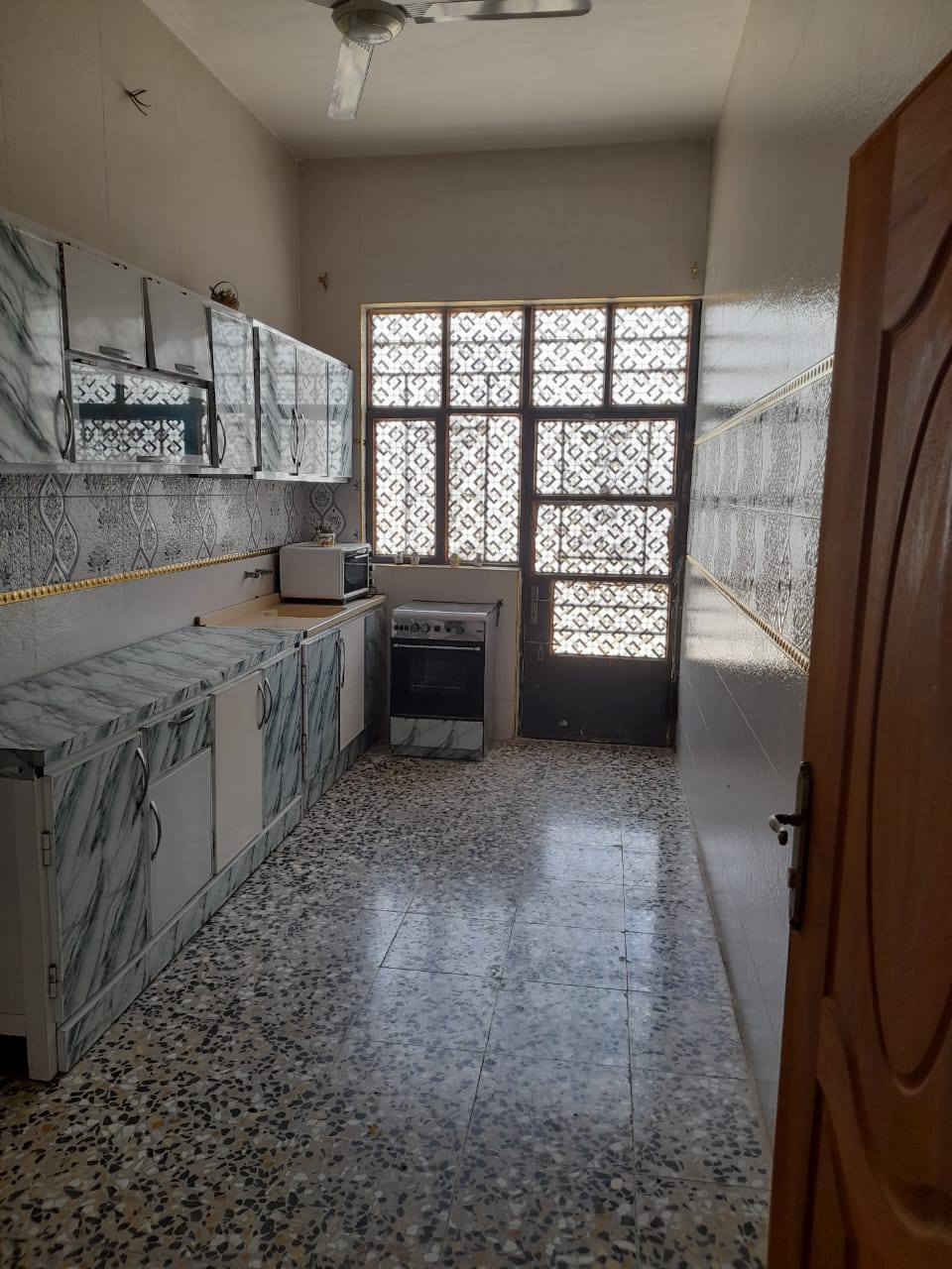 دار بيع او مراوس مساحه115متر العرض 6 النزال19 مكاتبه فقط السعر65 العنوان ام الكبر والغزلان خلف كوفي السلطان قرب معمل الرحلات ***********
