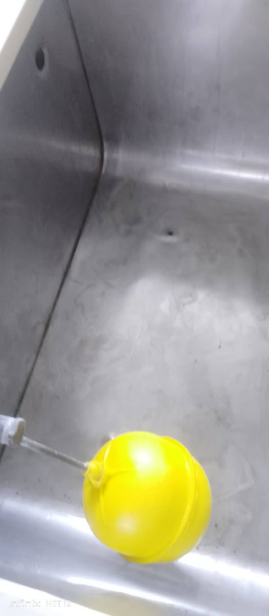 السلام عليكم براد 2حنفيه مستعمل قليل 
ممصلح ابد 
نوع الاصلي حساوي كويتي 
180
بغداد تقاطع الكياره 
***********
