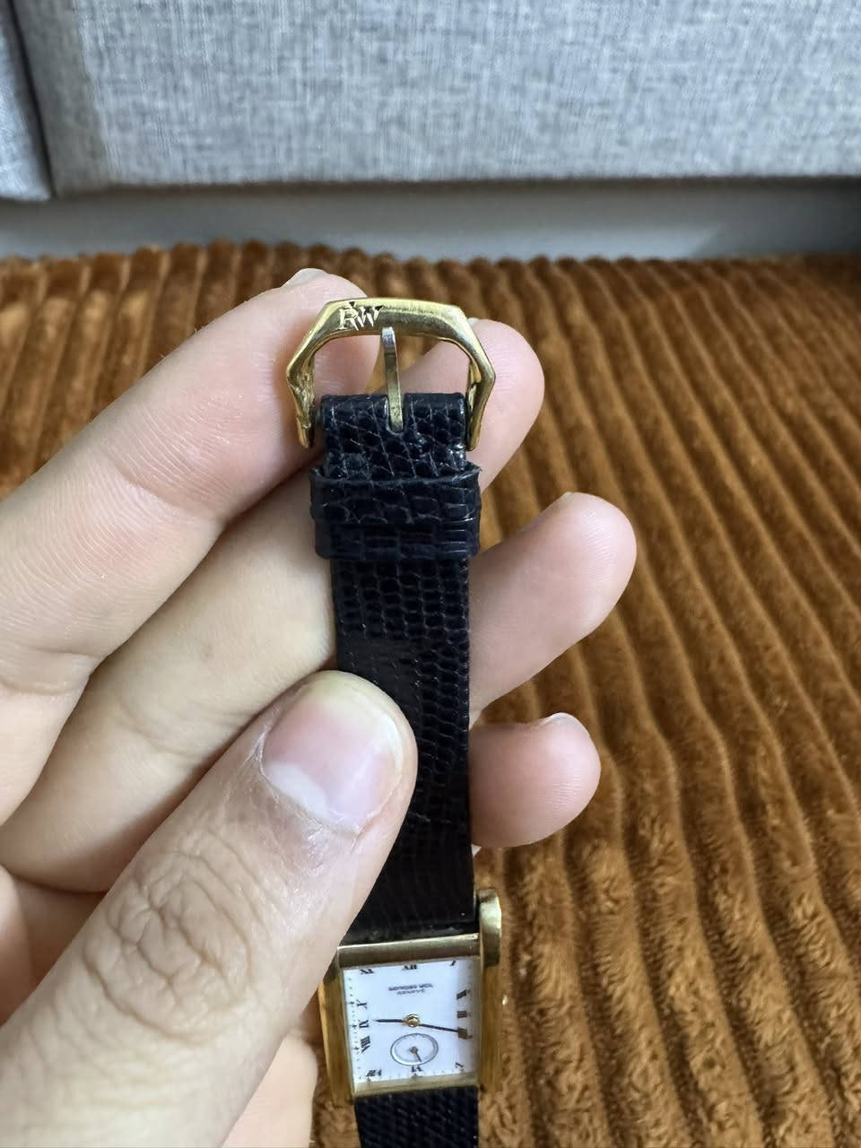 رايموند ويل نظافه ممتازة موديل تانك مستطيل سنتر منفصل طلاء ذهب  ١٣٠$


**إذا كنت صاحب هذا الإعلان وتريد حذفه لأي سبب، رجاءا أرسل رسالة إلى الدعم الفني**