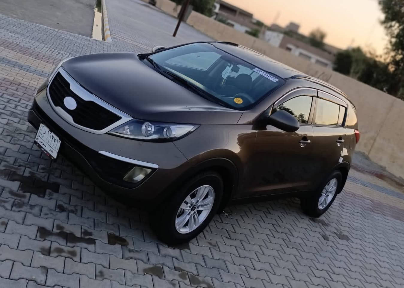 سبورتج خليجي موديل 13 رقم بغداد
محرك 2400 دوش
السياره جاهزة وجديدة جدا 
كير ومحرك مكفولات بدون فتح
مواصفات شاشة تحكمات أنظمة قيادة حساسات أمامية وخلفية 
غرفة السيارة جديده جدآ جدآ 
إخوان السيارة بيها قطعتين كلير وقطعة صبغ والباقي مكفول 
مكان السيارة واسط الكوت 
***********
***********
