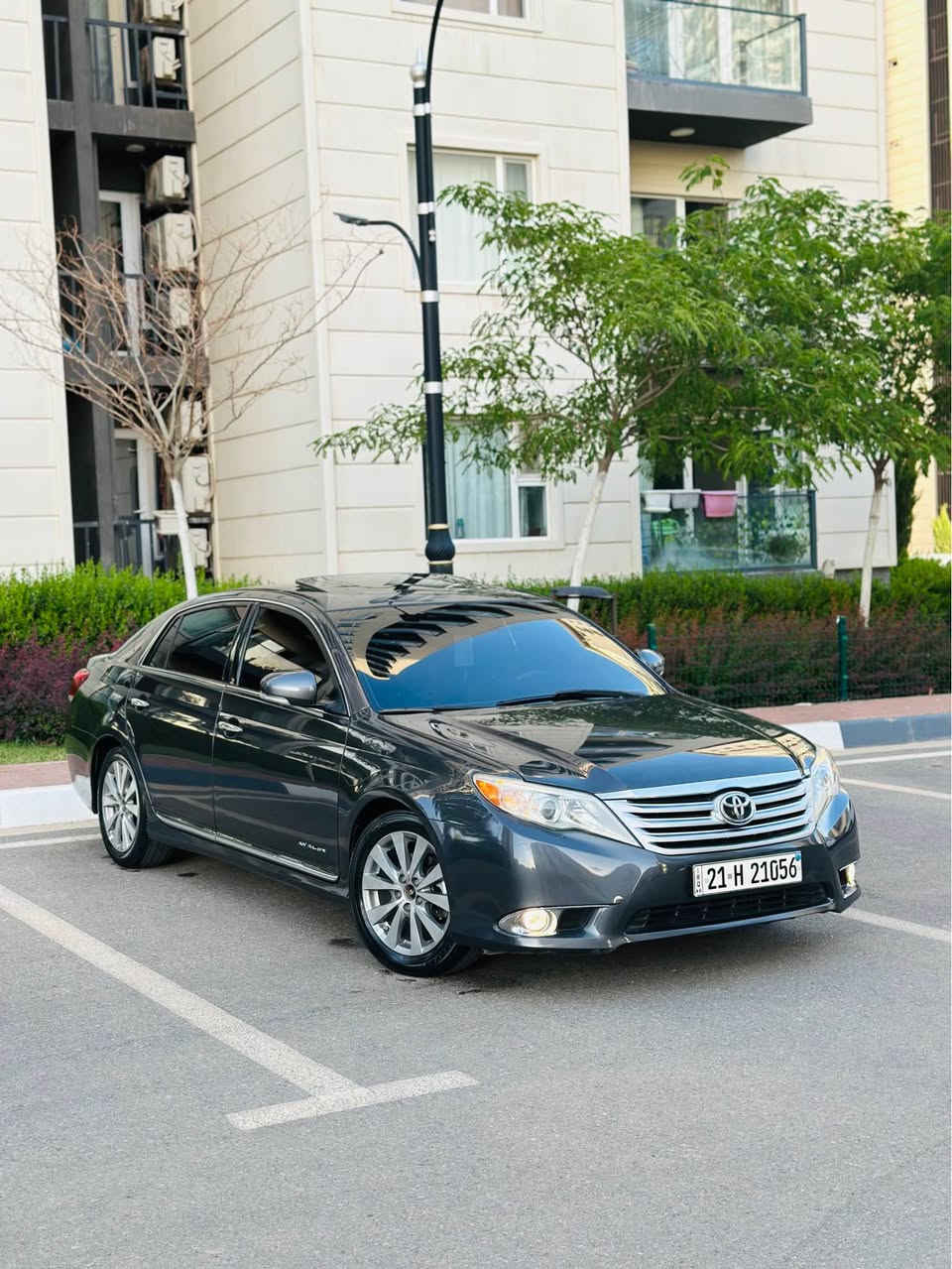 Avalon 2011 amrki 
‎سعر مناسب 
‎ماشي150كم
‎سيارة قتعه صبخ
‎رقم و سنوي هزه فحص جديد بسمي 
‎تحويل وكآلة حاضر بنفس آليوم 
‎محرك ٦ سلندر ٣٥٠٠ ممفتوح برغي 
‎مواصفات فتحه . كشنات جلد و كهرباء. رادار. 
‎كشنات تدفية. شاشة و كاميرآ خلف. 
‎تبريد قطعتين. تحديد سرعة. ٣ نضام قيادة
‎ مرايه كهربائي. بعد
‎محرك كير مكفول
‎كتلوكات بلادي موجودة 
‎السعر: $١٥٥
‎مكان سليمانية
*********** السليمانية, العراق
