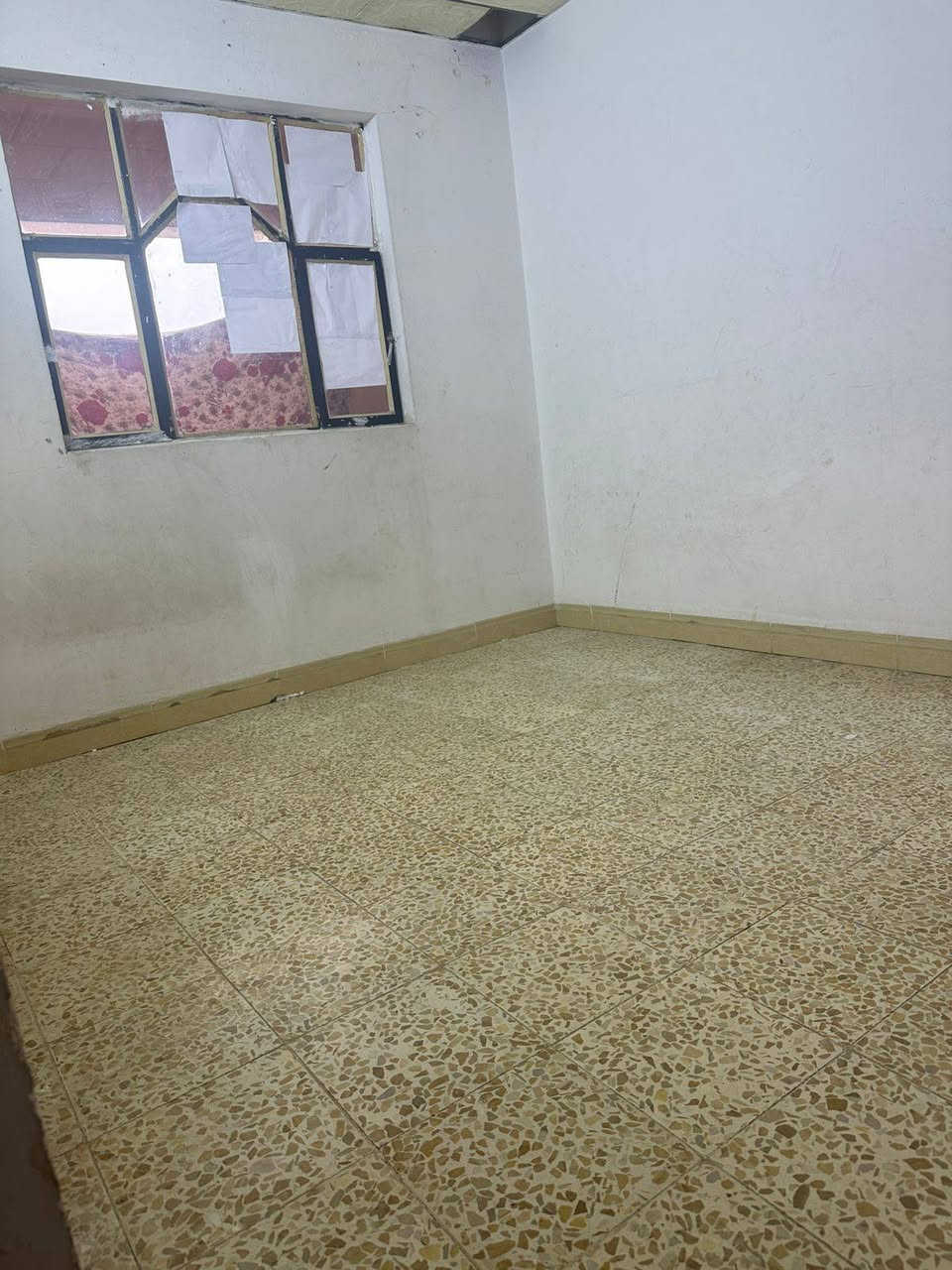 شقه للايجار قرب جسر ليلان مقابل تنزيلات دبي سعر الايجار 150
مطلوب عائلة زغيرة
شقه حلوه ومرتبه 

☎️***********ليث
☎️***********ليث 

☎️

مكتب ليث للعقار سايدين حي العسكري قرب سنترا الزوراء 

1️⃣ يوجد بيوت  للبيع  سكني تجاري🏭
2️⃣ يوجد اراضي للبيع سكني زراعي🏡

🔹 نستقبل كافه العروض التجاريه والسكنيه 
🔹وعروض الايجارات على مدار 24 ساعه
