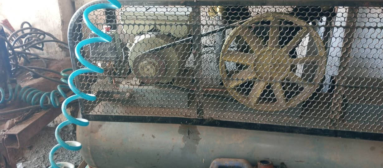 السلام عليكم غراض كيه صدر وسبرنكات 
مع ماطور هواء مكاني بغداد التاجي
جمله  الرقم ***********
