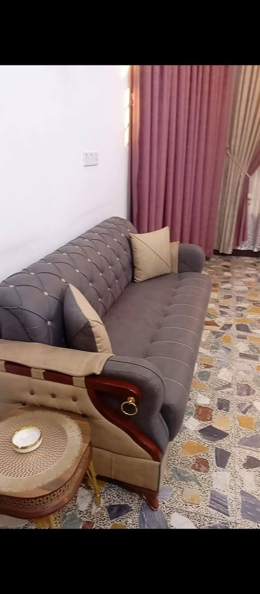 السلام عليكم تخم 10 مقاعد كامل نضيف نضافه كامله سعره 600 قفل للاستفسار الاتصال ع الرقم او المراسله

(***********)
