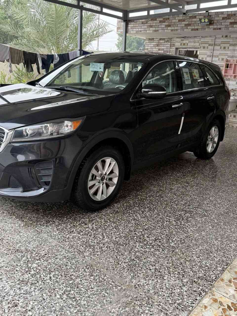 سورنتو ٢٠١٩ وارد أمريكي حادث تصليح قبق الجنطة والباقي مكفول كفالة عامة سياره مواصفات نص فول  مكينه ٤ سلندر ٢٤٠٠ / مكينه مامفتوح ٧ راكب تتفئه تبريد كير جديد صدر امامي وخلفي جديد تخم تاير جديد تبريد ثلج السيارة جاهزة من كلشي اي نقص مابيهة ماشية ٨١/ الف السياره جديد اي نقص مابيهة تحكمات جيهتين 
السيارة باسمي تحويل ثاني يوم رقم جديد الدولي 
العنوان بغداد حي النورين سعر 168 / ورقة
 الاستفسار *********** /***********
