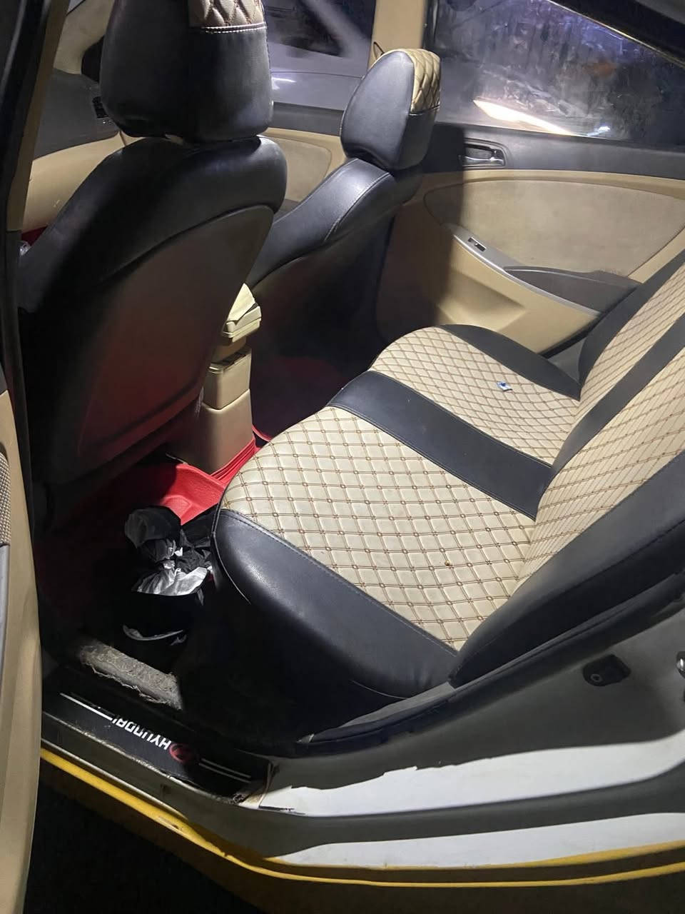 اكسنت خليجي 2012
بسمي تحويل ثاني يوم 
هيئه غرمات مصفره
صدر جديد 
منضومه تبريد جديده 
تخم تاير جديد 
كير محرك مكفول 
ضربته الجاملغ لامامي 
والجاملغ الخلفي 
السياره خير من الله
مكاني الدوره بغداد 
***********
