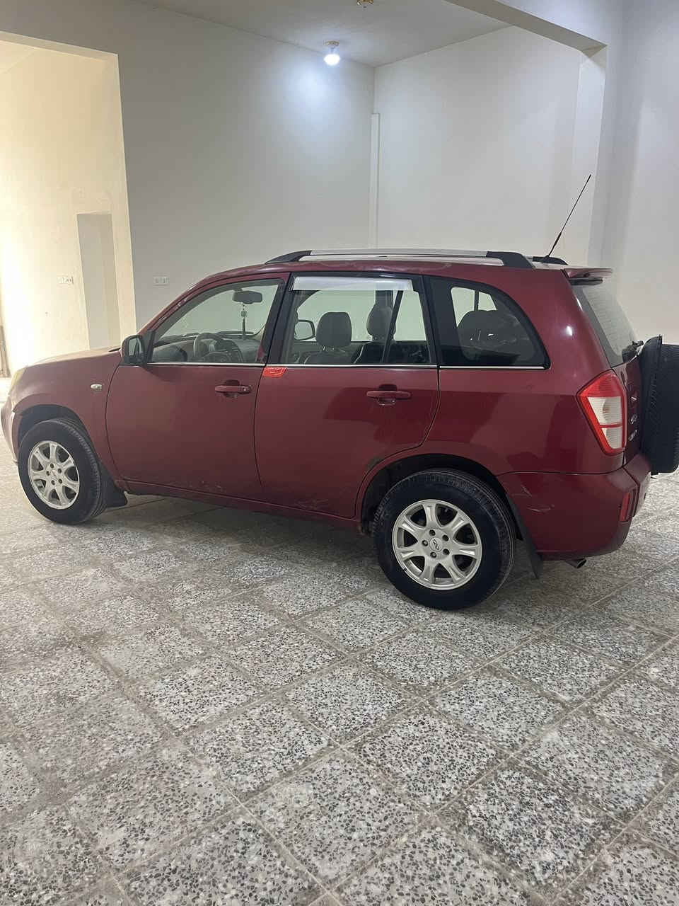 سلام عليكم 
شيري تيكو 2014 بصرة 
مكينة 2000 كير ميكانيكي 
المكينة تشتغل بيها اويل بم ضعيف 
كلوبة يشتغل ويطفى الكير جديد قبل شهرين شادة مكفول حدادية زينة تايرات نضاف كهربائيات كلها شغالة الكشر مكفول من العيب الشرعي بيها صبغات خياسات 
سنوية منتهية 2024 السيارة باسم شركه مسددة وعندي كتاب رفع الحجز وعندي رقم المعتمد وكيل الشركة الي يبصم للتحويل موجود الولد بس الضابط الي ساحبها من الشركه راح مني رقمة من اهل البصره هوة ابيع هيج واقع حال والي يدورة يلكى لان ضابط بس اني مشغول ما فارغ الها داكها بلمرور ما عليها اشارة حجز ولا شي 
السعر(30)وبيها مجال حم الجيه بس مكان السيارة ميسان العمارة رقمي 
***********
الي مو شراي رجاء لا يكسر سعر ولا يسوي نفسة خبرة اي تعليق سلبي مردود ع صاحبه
