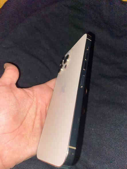 ايفون 13pro max للبيع 
ذاكره 256
بطاريه 85
وتر بروف ممفتوح ولا مبدل بي شي 
المكان بغداد السيدية
السعر 700 وبي مجال 
***********
