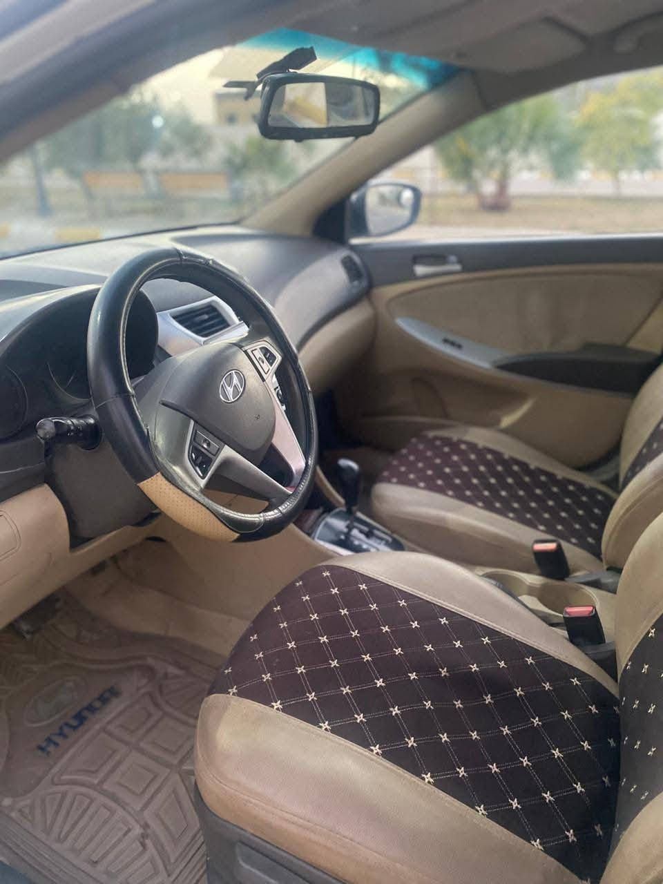 اسلام عليكم للبيع اكسنت خليجي موديل٢٠١٣ السياره مكينه وكير وحداديه كفاله مداور ثاني يوم السياره بيه رشات صبغ ابيع احزام السعر ٨٣ التواصل على الرقم ***********
