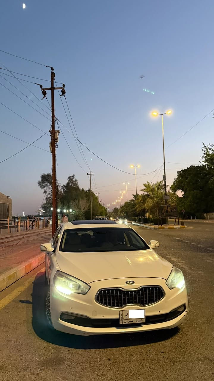 كيا كوريس خليجي الفئه ثالثه 2014 ماشيه 206 سنويه لل 2027 
كير مكينه مكفول 
بدون ضرر كفاله 
السعر المطلوب160 ورقه وبيه مجال 
‭0770 944 9900
