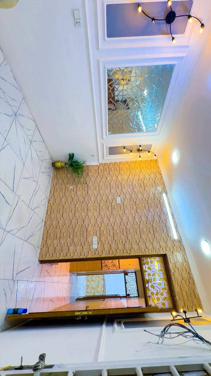 السلام عليكم بيت #للبيع  المساحه 50 م واجه 4 نزال 12ونص طابقين ثلاث غرف نوم بيت نضيف ومرتب وتصوير واضح سند 25 كامل خدمات العنوان الخطيب الزراعي قرب أسواق ام علاء للاستفسار الاتصال برقم *********** او خاص مكتب الشرق الأوسط للعقار
