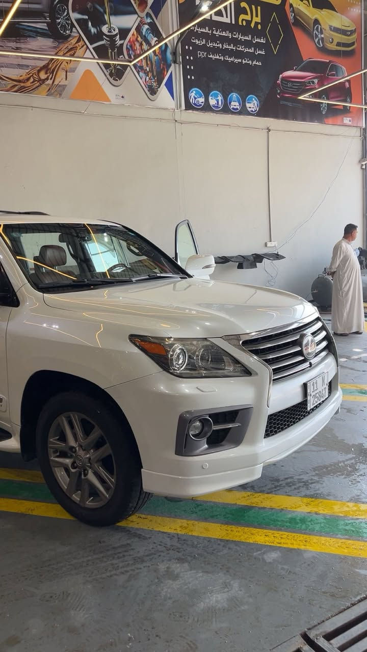 لكزس 2015 5.7LX
بريم اصل مكفوله كفاله عامه السياره من الدعاميه لدعاميه 
فوول موصفات
محركV8.570 ماشى.168الف
مواصفات الكزس معروفه.فوول LX.5.700
داخل احمر اصلل  🍒
سياره جاهزه وجديده جدا وستعمال شخصي طخم تاير جديد دنلوب ياباني قبل سبوع شاده مابيها نقص ترايك للسعوديه بيها
السعر عالاتصال
***********

مكان السياره ميسان العماره
