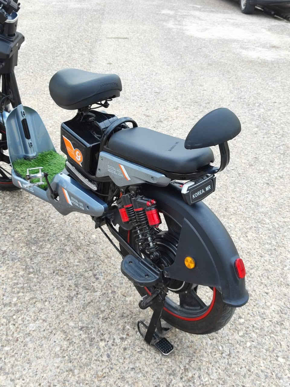 السلام  عليكم دراجه شحن للبيع 4 بطاريات موديل 2025 استخدام قليل كلش مواصفات الدراجه بصمه 2 وكارت2 وسويج 2  سماعه بلوتوث  مثبت سرعه 4 نمر  ستاند موبايل وبي منفذ  USB أشاير يمين   يسار  لايت كلش قوي   بيها دبل اشاره     سرعتها 99 حقيقي 60 الدراجه كلش نضيفه                       رقم الموبايل  *********** سعر الدراجه 425 وبيها مجال
