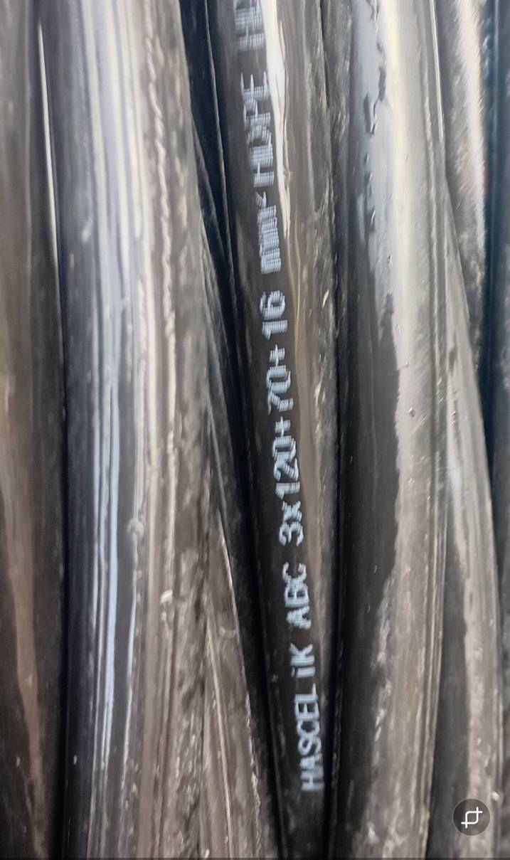 ضفيرة كيبل للبيع القدرة موضحة بالصورة صناعة تركي طول ١٢٦ متر  جديدة ما مستعملة .
سعر المتر ١٠ الاف وبيها مجال .
للاستفسار . ***********
