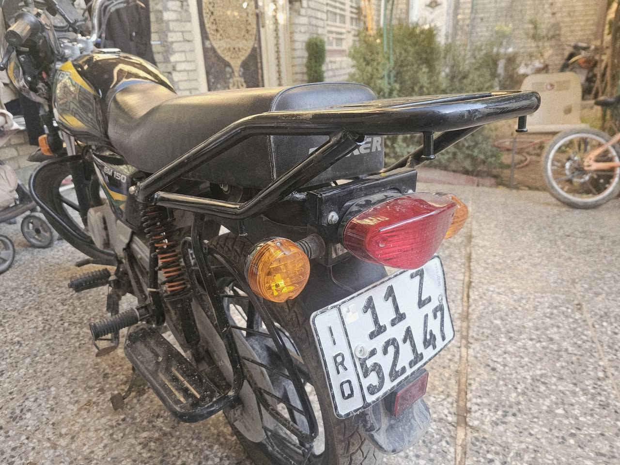 بوكسر موديل 23 للبيع
نضيفه مكفوله من كلشي نقص بس تاير خلفي رايدها 2.250 بيها مجال حك الجيه . مامتواجد على فيس للتصال ***********
