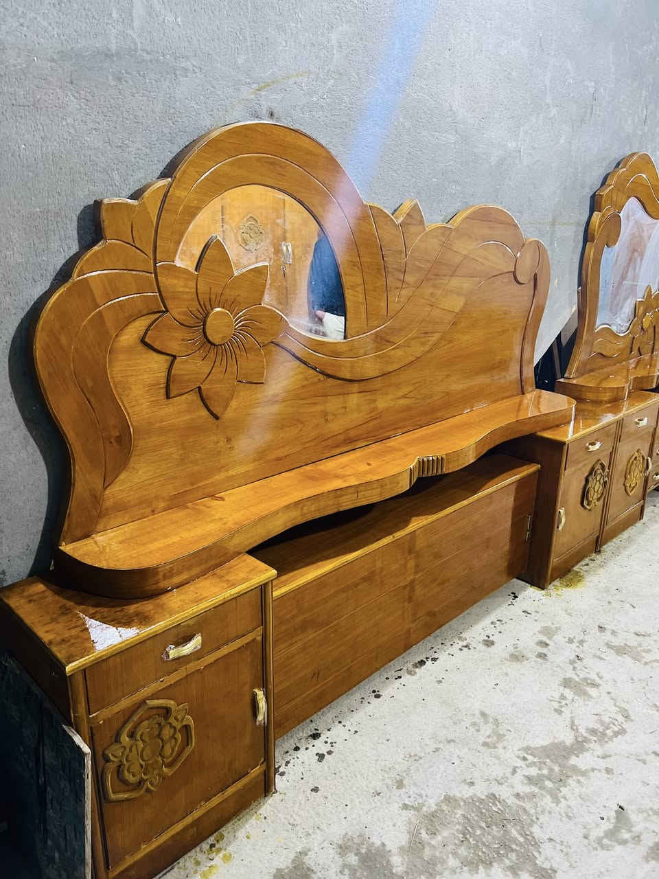 سلام عليكم غرفه نجاره صاج مستخدمه نظيفه السعر ٥٥٠ العنوان الحله ***********
