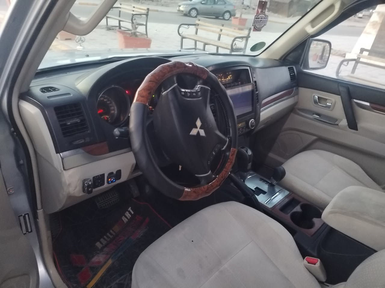 مكلف بالنشر .السلام عليكم .... باجيرو 2008 خليجي 3 قطع صبغ مكينه 3000  گير وحدادية وتخم تاير  تدفئه تبريد شغال بيها منضومة غاز 60 لتر جاهزه من كلشي السياره رقم مميز قادسية ... مكان السياره ديوانيه بيع مستعجل السعر 105 وبيها مجال للاستفسار ‏‪***********‬‏
