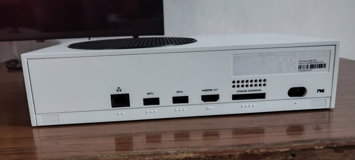 سلام عليكم جهاز xbox series s اكسبوكس سيرس اس للبيع استخدام اقل من 10 شهور وما مفتوح ابدا ولابي اي عطل  وجويستك أصلية مال الجهاز وكذالك ما مفتوحة ولا مصلحة ولا بيها درفت بل انلوك ولا اي عطل وبي حساب كيم باس التمت ينتهي 16/ 6/2026 وحساب ثاني بيه fc26 فقط
ومعاه هدية شاحن بطاريات مال جوسيتك و اربع بطاريات ومعاه الكارتون سعرهم كامل 360 الف
2-يو بي اس حجم 850 معاه الكارتون سعرو 35 الف استعمالو تقريبا ٤ أشهر
3-شاشة حجم 32 استعمال ٤ أشهر معا الكارتون وبيها ياسين تيفي لمشاهدة المباريات
وتكدر تحمل عليها أي برنامج سعر 90 الف
للتواصل *********** واتساب
*********** واتساب
ما عندي ماسنجر 
عنوان 17 تموز الجانب الأيمن
