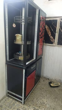 كاونتر  نضيف بي ضرر بسيط ريدي ب125بدون سنك وميز طعام نضيف 4 كراسي ب100...