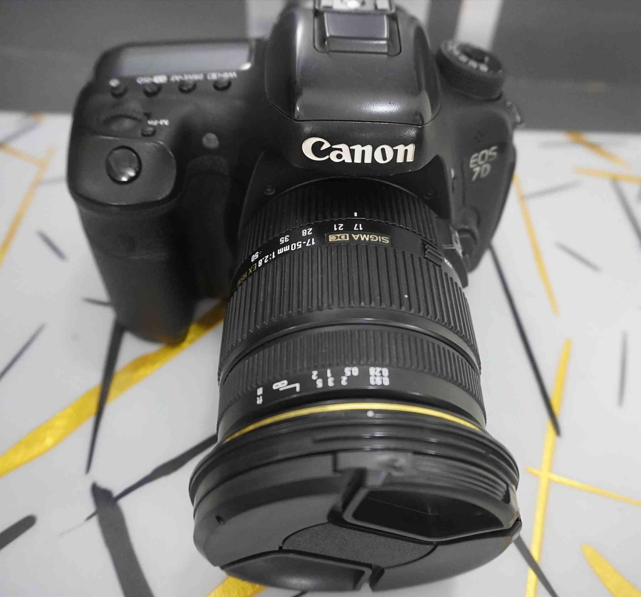 للبيع  كانون 7d مارك 2  مع عدسه  17 50 فتحه 1.8 مع     ٧٥٠  الف  دينار


**إذا كنت صاحب هذا الإعلان وتريد حذفه لأي سبب، رجاءا أرسل رسالة إلى الدعم الفني**
