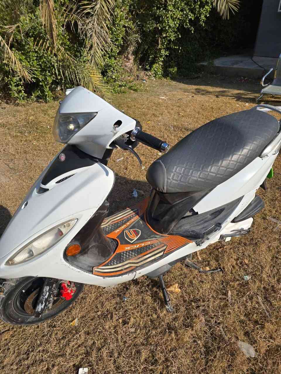 السلام عليكم دراجه كامكو جديده برغي مع مفتوح بيها  الدراجه مالك حاويه السعر 650
***********
رجاء مو شراي لا يعامل ولا يخابر.
