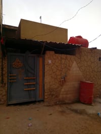 دار ١٠٠م • حي الساهرون • طابقين بلوك ثرمستون