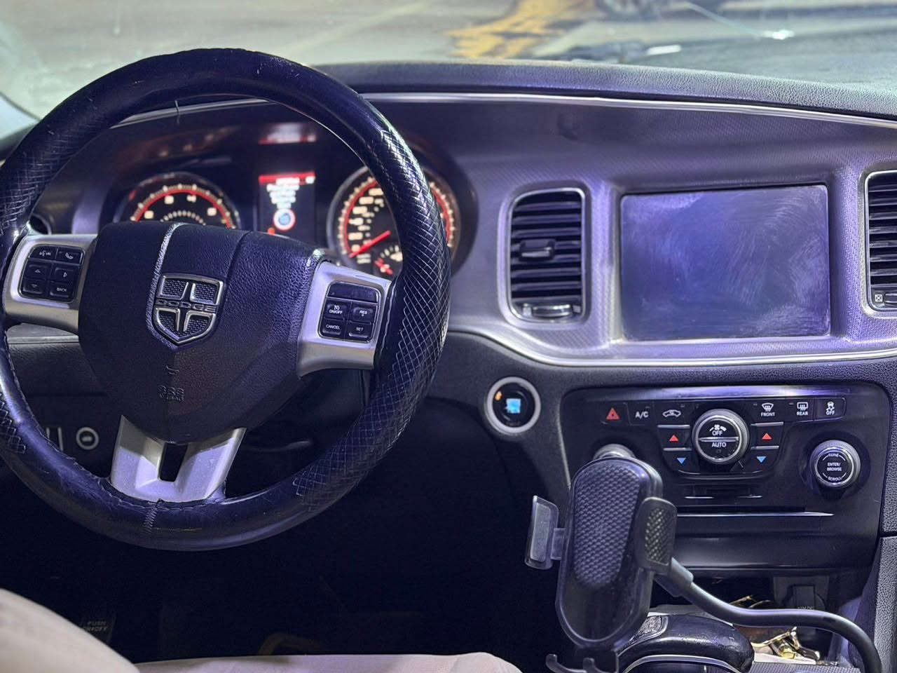 جارجر ٢٠١٤ خليجي بيهة التكمة متعورة وع وضعهة 
وصبغ  بسيط او تكحيل كد اصابع 
شاشة جبيرة وحساس وكامرة خلفية 
دواخل بيجي
بصرة باسمي 
العنوان البصرة 
السعر قفل ١٤٨
*********** البصرة, العراق
