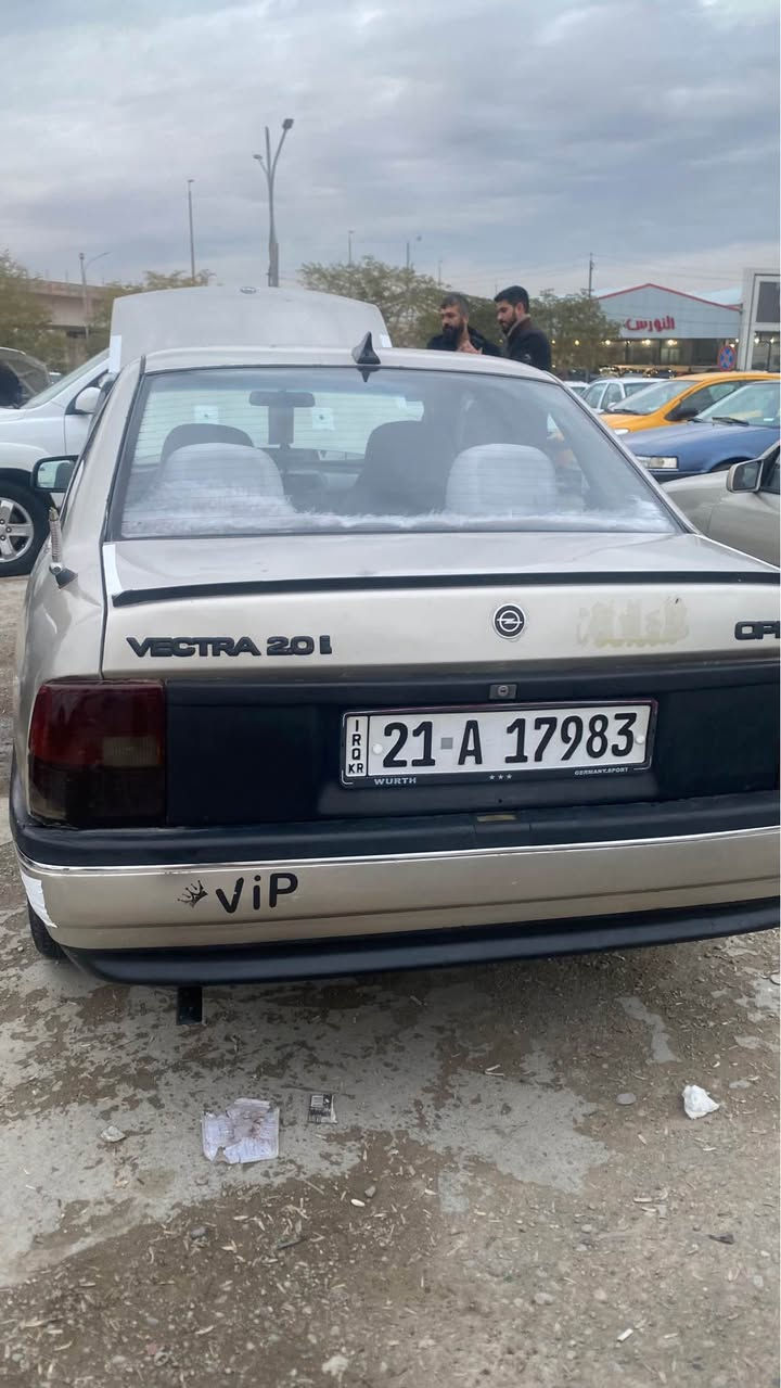 سلام عليكم 
اوبل فيكترا 
حجم 2.0
لون ذهبي شمباني
سياره بأسمي تحويل ثاني يوم 
كير اوتوماتيك 
نظام TBS
كهربائية كلهن شغالات
اشاير،،  لايت ابيض عالي ناصي كلهن سليمات 
سماعات دمام 
بلكات جدد
مكينه وكير خير من الله 
سعر 43 ورقه
مكان بغداد *********** Colombo, Sri Lanka
