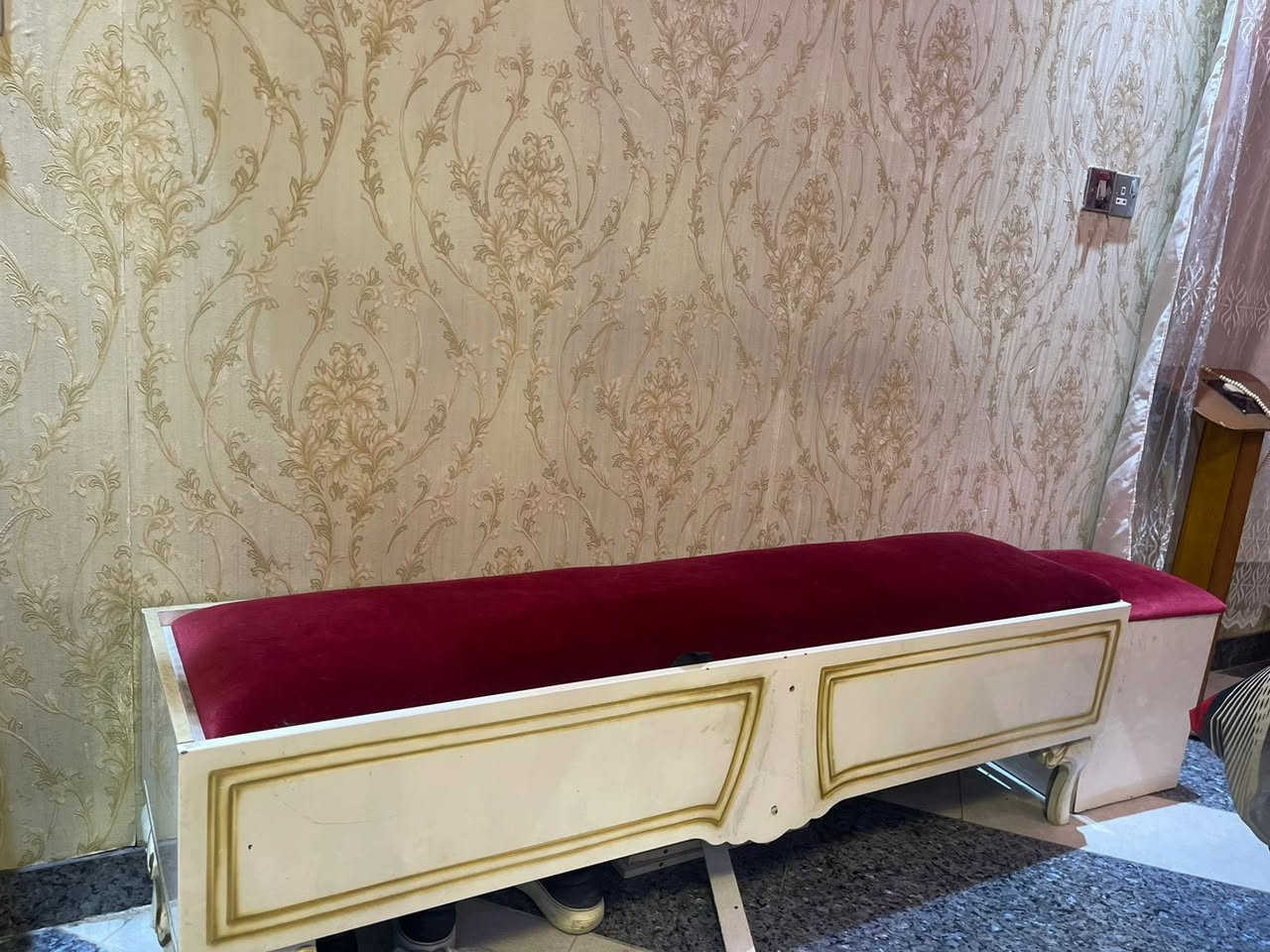 غرفه تركيه فول نضافه اي ضرر مابيه 
سعر 650وبيه مجال


**إذا كنت صاحب هذا الإعلان وتريد حذفه لأي سبب، رجاءا أرسل رسالة إلى الدعم الفني**