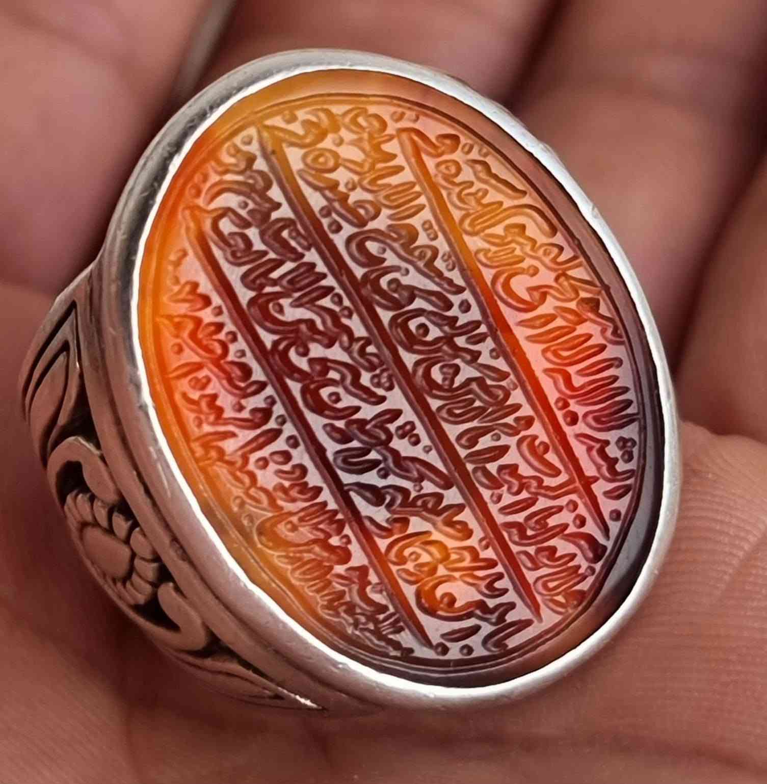 عقيق يماني زعفران مخطوط خط يدوي 
🔥ايه الكرسي المباركه كامله 🔥 
بصياغه يدويه ثقيله للبيع مكاني بغداد يوجد توصيل إلى جميع المحافظات للبيع فقط فقط أحبتي الغوالي ما اراوس بس ابيع 
***********
