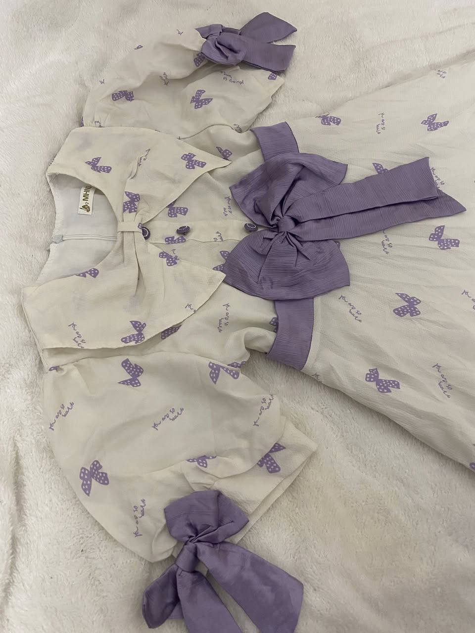 فستان الترند ابو الفيونكات عمر ٨ ٩ سنه ويلبس ١٠ هم سعره ١٠


**إذا كنت صاحب هذا الإعلان وتريد حذفه لأي سبب، رجاءا أرسل رسالة إلى الدعم الفني**