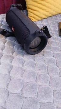 سماعه JBL للبيع السعر 100 الف تواصل مع الرقم 07725999595 توصيل داخل بغ...