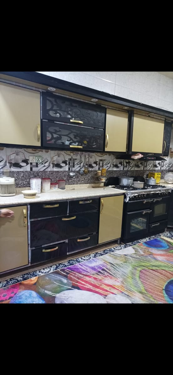 كاونتر تفصال نظيف ٩٠٪؜ المرمر مالته ثكيل مو صناعي
سعره ٤٥٠ وبي مجال 
بغداد الشعله الاولى 
***********
