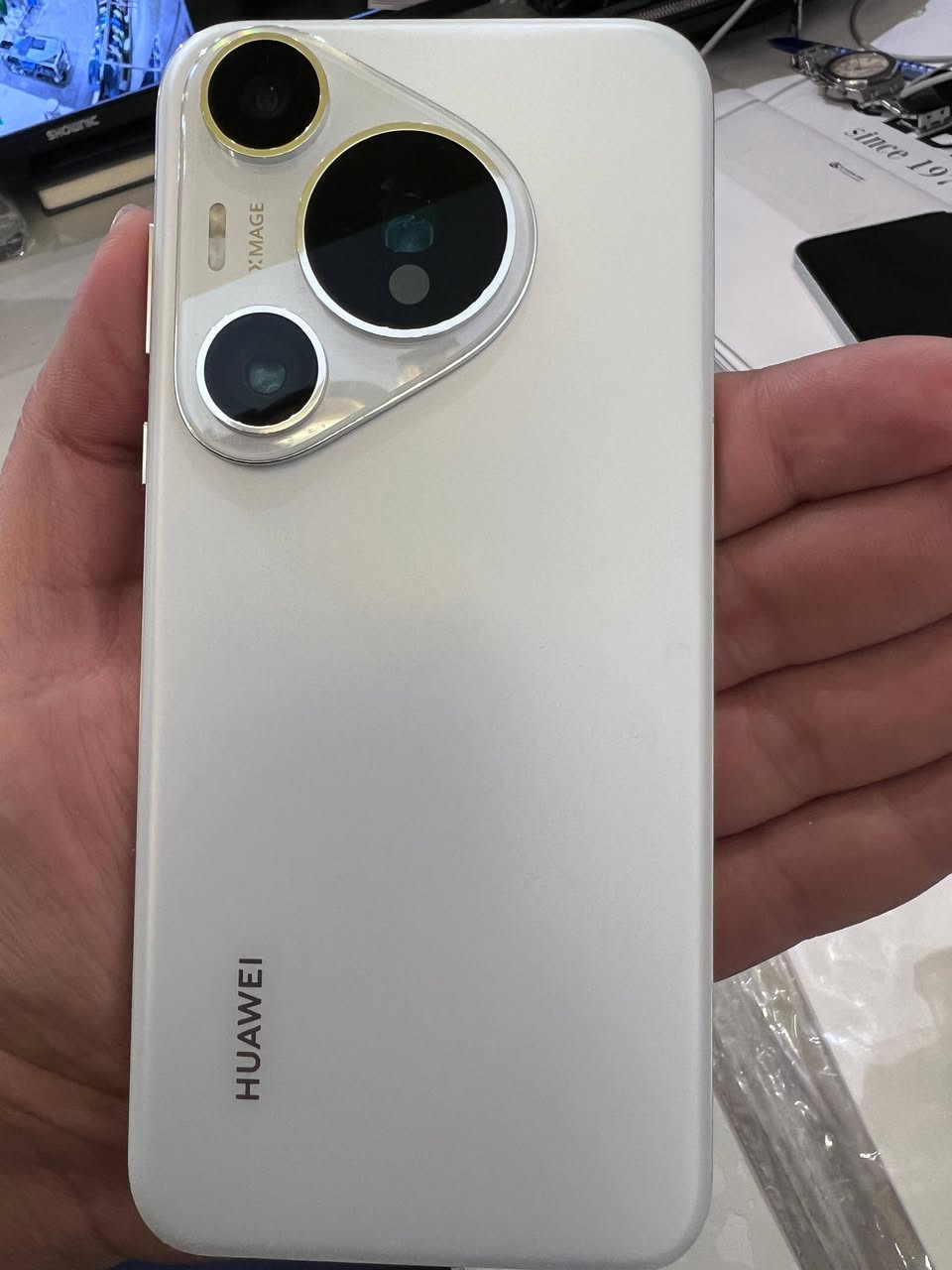 سلام عليكم.
هواوي فلاك شب   بيوره 70 برو.      نسخه عالميه 

ذاكرة  512. عشوائية 12.    

شحن 100 w         بطاريه. 100

كامره  غنيه عن التعريف.  100 x

الجهاز مكفول. كفاله عامه من اي شي

ملحقات  الجهاز. فقط شاحنه اصليه 💥💥

ملاحضه     ماعدي توصيل. ولا أكدر احجز جهاز 

العنوان   بغداد. الأمين.     والتواجد  بل عرصات

الاستفسار عل خاص    او. اتصال. *********** فقط

بي وتساب  💥💥💥

شباب لي ما يفده جهاز رجائن ليعلق
