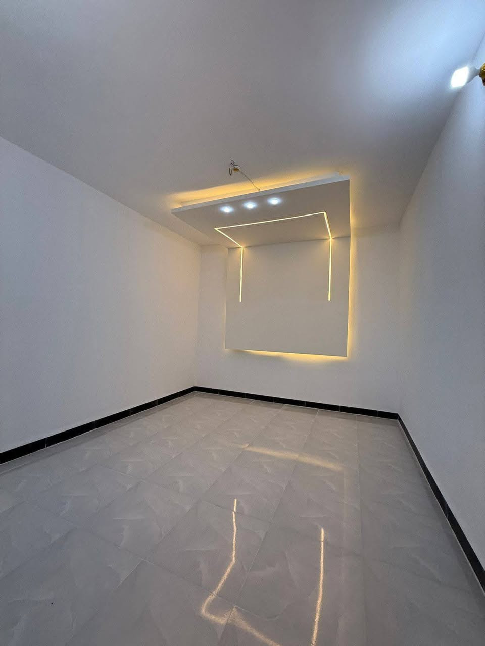 150 متر للبيع طابو زراعي سند 25 قرار محكمه مرقم ومشمول بالتطويب
بناء جناي درجه اولى شغل كله نضام تركي
1_بناء طابوك جمهوري
2_صب مركزي تسليح اساس وسقف
3_ ارضيه بورسلين ثقيل
4_جدران لوح
5_ سقوف جبس بورد وسحبات ملكيه +ثريات ومراوح
6_بيبان تركي + حداديه تسكام
🔻عنوان البيت نجف مقابل قرية الغدير 
موقع مميز قريب من الشارع العام بالخط الاول  
🔻 خدمات كامله ماء كهرباء تبليط خط مولد سوك مدارس اهليه وحكوميه انترنيت
سعر البيت 85 وبي مجال
للاستفسار اتصل على *********** أو مراسله واتساب
