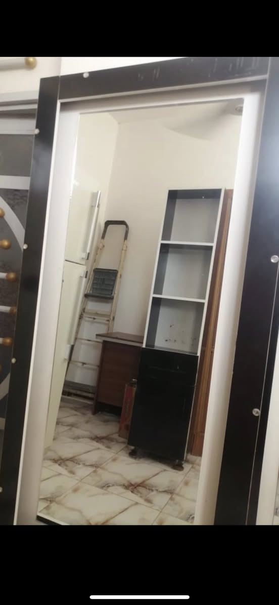 اللبيع غراض حلاقه عنوان النجف حولي يم ملعب الدولي السعر 150 /.   ***********
