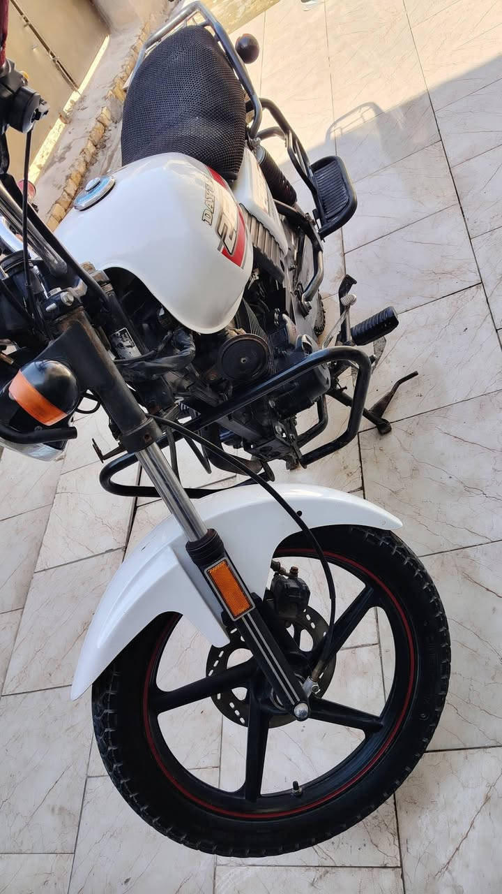 ديوان موديل، 21نضيفه دراجه مامفتوحه لاتبخير ولاتنقيص مكينه 200الون احمر شرط كهربايته كله شغاله المكان ناصريه قضاء الدوايه الشراي يتصل ***********او يجي خاص
