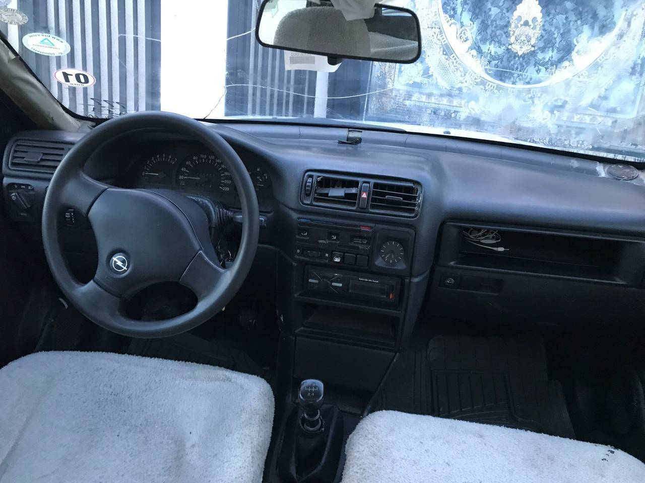 اوبل فيكترا محرك 20 موديل 91 سياره حلوه و نضيفه 4 قطع سبغ بدون ضربه .  بي كوبون بانزين سعره 40 و بي مجال ***********
*********** كركوك, العراق
