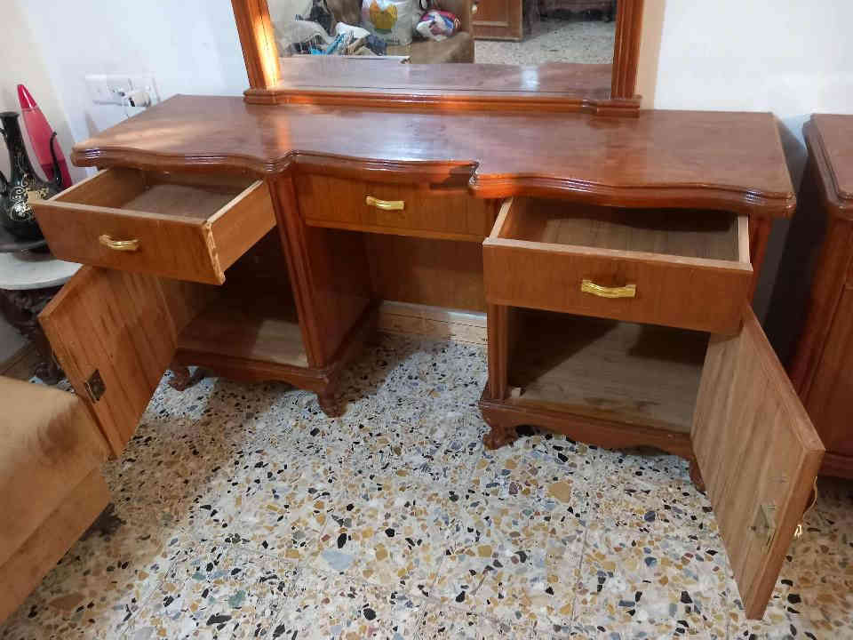 يا الله غرفه صاج توصئ نظيفه.  السعر مليون وربع وبيه مجال العنوان بغداد الكرخ تقاطع درويش البياع شارع البداله الانتصارسوق اميمه فرع مجمع الرازي ع اليمنه منتصف شارع ع اليسرى خلف مي اور
***********
*********** بغداد
