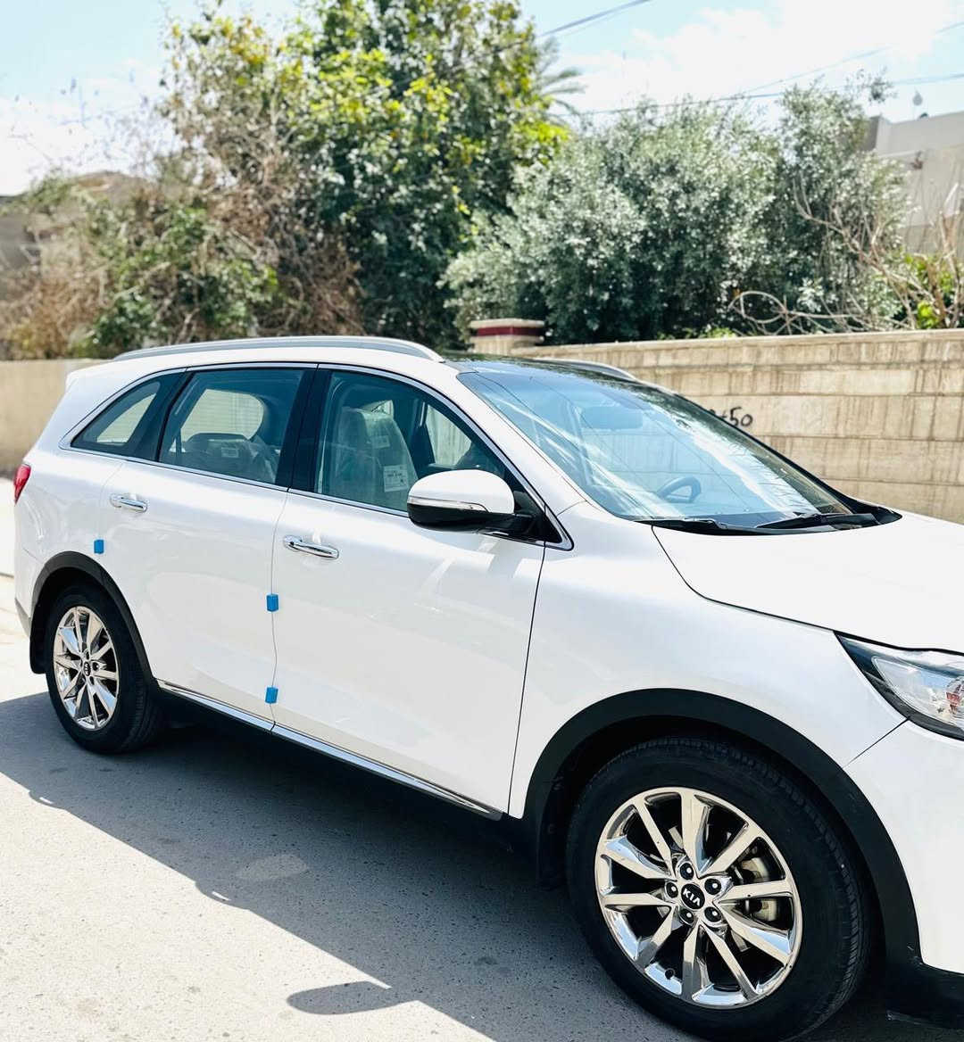 سلام عليكم كيا سورنتو 2017خليجية فووول 1/1 عدا الدفع الرباعي بسعر ٢٢٨ وبيها مجال للاستفسار *********** 
     
                          (((((المواصفات)))))
1-بانوراما 
2-كشنات جلد 
3-بصمة 
4-الباب الخلفية كهرباء 
5-تحكمات استيرن 
6-كامرة خلفية 
7-شاشة كبيرة 
8-حسام امامي
9-لد امامي
10-لد خلفي
11-بردات
12-نضام ECO
13نضام SPORT
14-مانع انزلاق
15-ويل كروم
16-يدات استيل
17-كشن السايق كهرباء 
18-ثلاث قطع تبريد 
19-سبعة راكب 
20- 6 سلندر
21-زراك
22-بلوجكتر 
23-كمبيوتر تحديد عطل  
السيارة كاملة مكملة من كل النواحي مابيهة نقص برغي تخم تاير جديد
