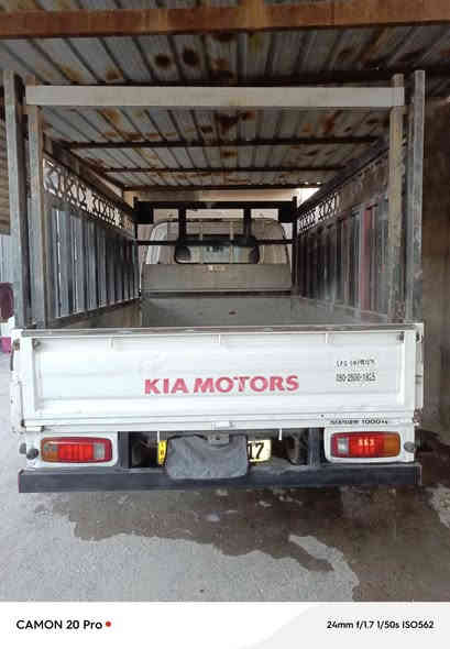 سلام عليكم كيا ام عيون موديل 2000 مكفولة كفالة عامه سياره جديده عله بلاد مكاني بغداد سعر 80 اتصل ***********
