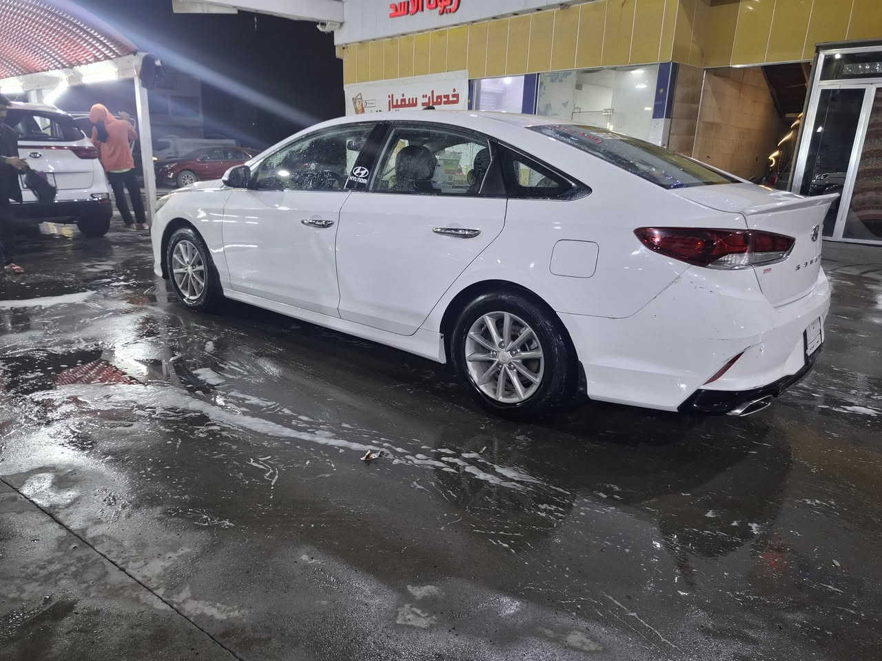 السلام عليكم سوناتا خليجي رقم بصره بيه بنيد مصبوغ  نص فول  محرك كير تبريد  كفاله    السعر  ١٧٥  بيه مجال ***********
