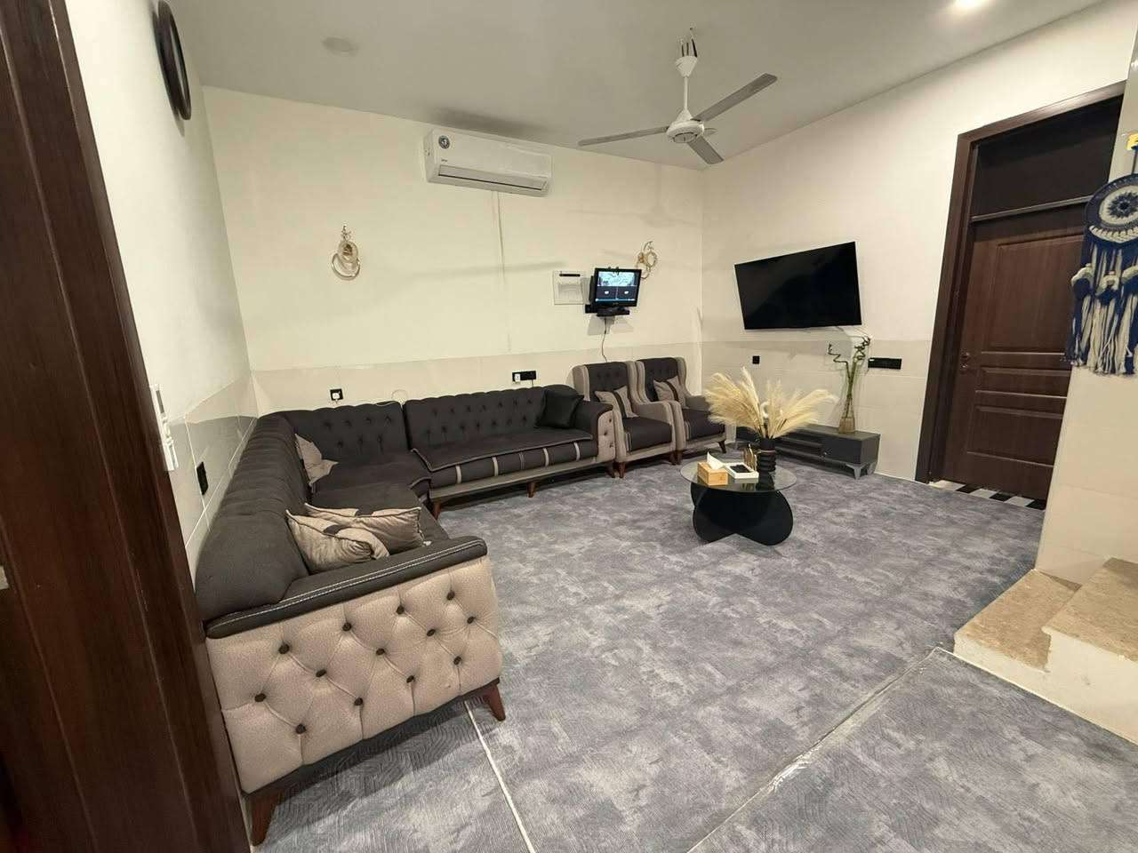 🏡 بيت للبيع

▪️ المساحة: 105 متر

▪️ الواجهة: 6.50 متر

▪️ النزال: 16 متر

▪️ الموقع: الدورة البوعيثة مجمع بهاء المدن

✨ تفاصيل البيت:

▪️ طابق واحد

▪️غرفة نوم 1

▪️ استقبال 

▪️ صالة كبيرة

▪️ مطبخ

▪️ 2 حمام

💧⚡ الخدمات متوفرة بالكامل:

✔️ تبليط جاهز

✔️ ماء

✔️ كهرباء

💰 السعر مناسب 

📞 للاستفسار والتواصل:

📱 ***********  أتصال + واتساب
