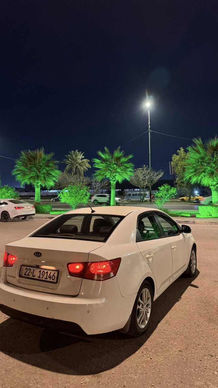 سيراتو 2011
خليجي 1600 دوش
رقم اربيل دولي جديد
بيها باب السايق مصبوغ والورا بارد 
ماشية. 169
 اشاير بالمري + شفط 
مكان السيارة كربلاء 
السعر 103
***********
