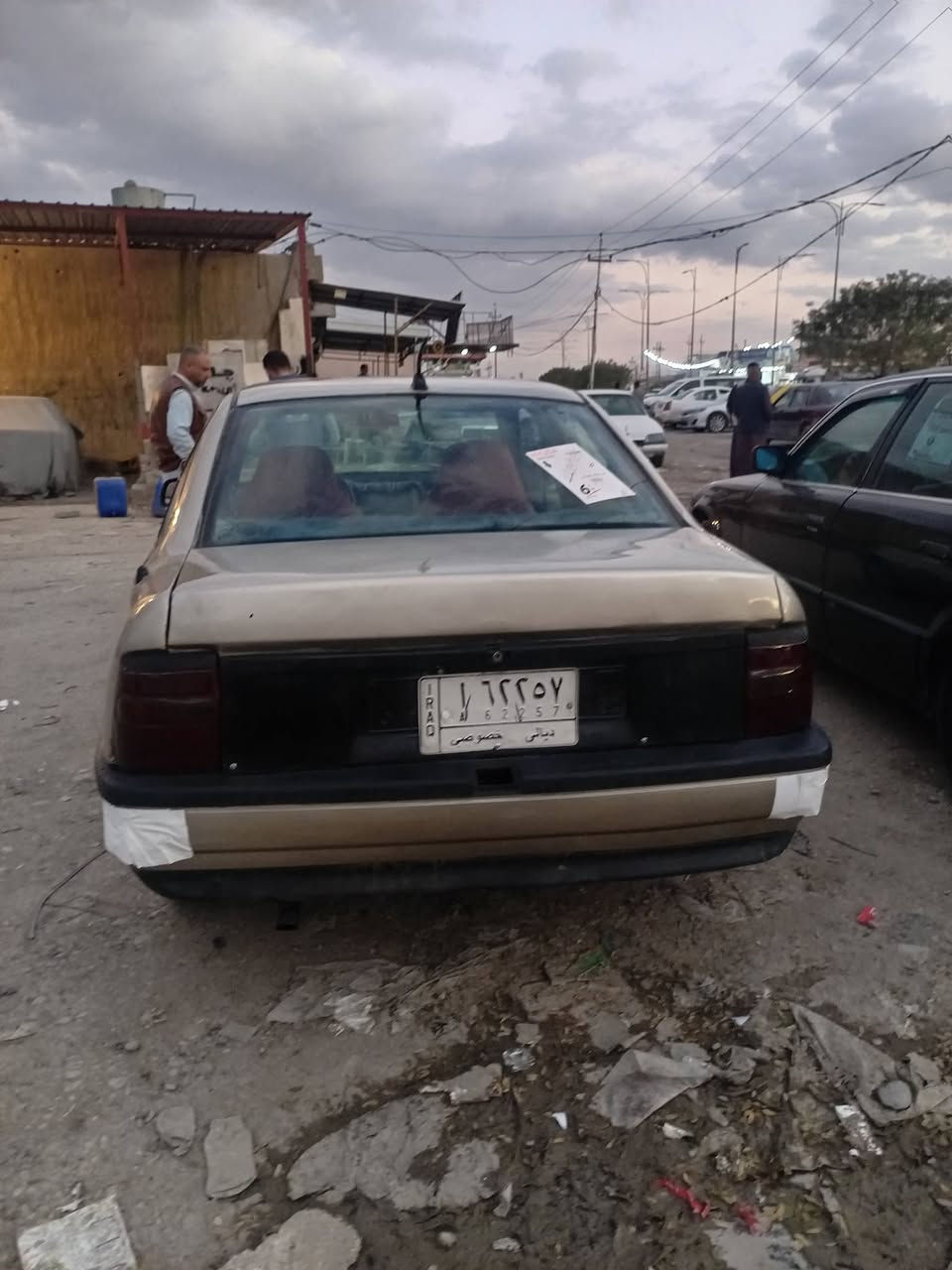 سلام عليكم  سيارة  وبل فكتره  رقم ديالى موديل 90 سياره حلوه  نقص السياره بس ترايش مال بيبان محرك لا صرف ولا بخار  سياره  كلشي شقال بيه سيار تخم تاير جديد  سياره تاخذ صافي  مني سعر 27 وبيه مجال  مكان السيارة ديالى جلولاء رقم الهاتف  ***********
