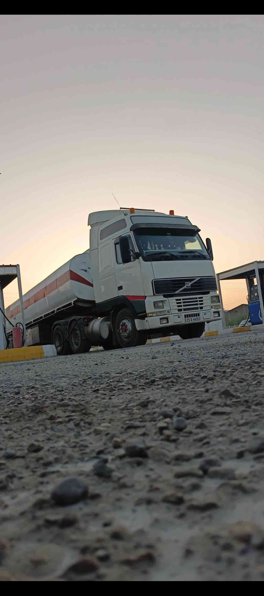 السلام عليكم فالفو شخاطه سنكل امامي بلادي تانكي 43طن سياره مكفوله برقي ما بيه نقص كير ٣/٣ كفالف كير محرك شاصي سياره جا تشتغل منضومه بويلر سياره تخم تاير بس زوج نص عمر مكان سياره تاجي
سعر 265ورقه 
للاتصال
‏‪0787 532 8098
